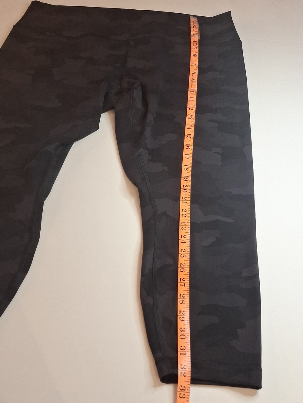 #967 Lululemon Camo leggings size 20 - Picture 3 of 7